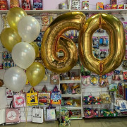 Букет из латексных шаров с шарами-цифрами на 60-летие