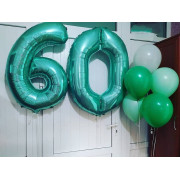Набор из бирюзовых шаров с цифрами на 60 лет 