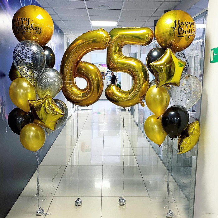 Композиция с золотыми сферами на День рождения в 65 лет мужчине