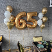 Композиция с шарами хром и комплиментами женщине в 65 лет