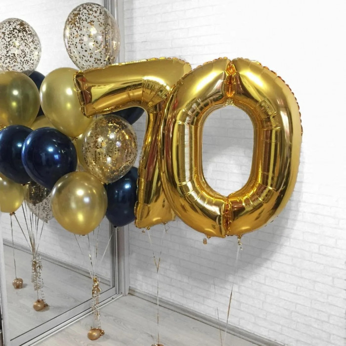 Букет в черно-золотой гамме с воздушными шариками на 70 лет мужчине