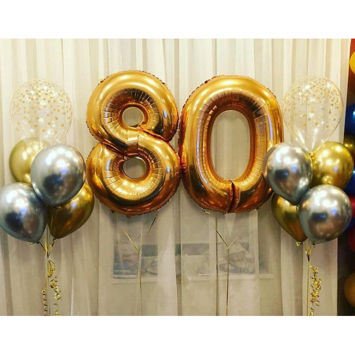Композиция в золоте и серебре на Юбилей 80 лет с шариками хром и конфетти