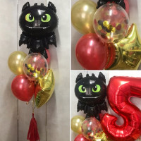 Фонтан из красно-черных шаров с цифрой на 5 лет и Беззубиком