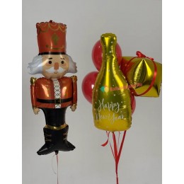 Композиция из шаров "Щелкунчик с подарком"