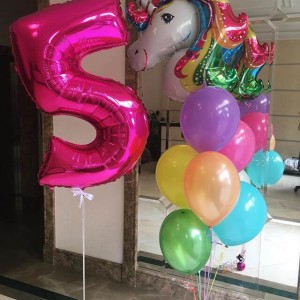 Композиция из шаров Сказочный единорог с одной цифрой