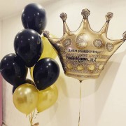 Композиция из воздушных шариков с короной на День Рождения мужу