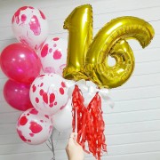 Композиция из воздушных шариков агаты с золотыми цифрами на 16 лет девочке