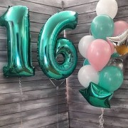 Композиция из шаров со звездами на шестнадцать лет