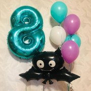 Композиция из шаров с Летучей мышкой на восемь лет