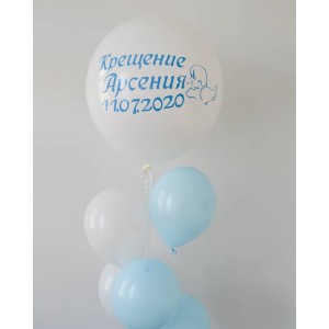 Букет из гелиевых шариков с большим белым шаром на крещение мальчика