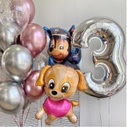 Композиция из шариков с гелием Чейз и щенок в розовой кофте с цифрой на День Рождения