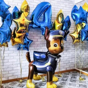 Композиция из шариков ходячая Фигура Чейза со звездами с цифрой на четыре года