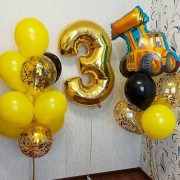 Композиция из шариков на три годика с экскаватором для сына