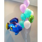 Композиция из шаров с синей рыбкой