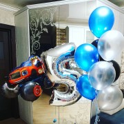 Композиция из шариков с гелием Вспыш на пять лет для сыночка